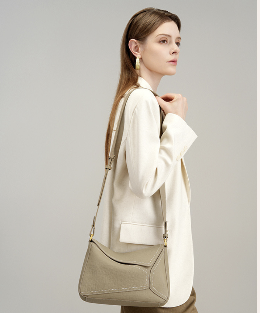 Tote crossbody bag AB-28 beige with adjustable shoulder strap and multiple pockets, shown on model